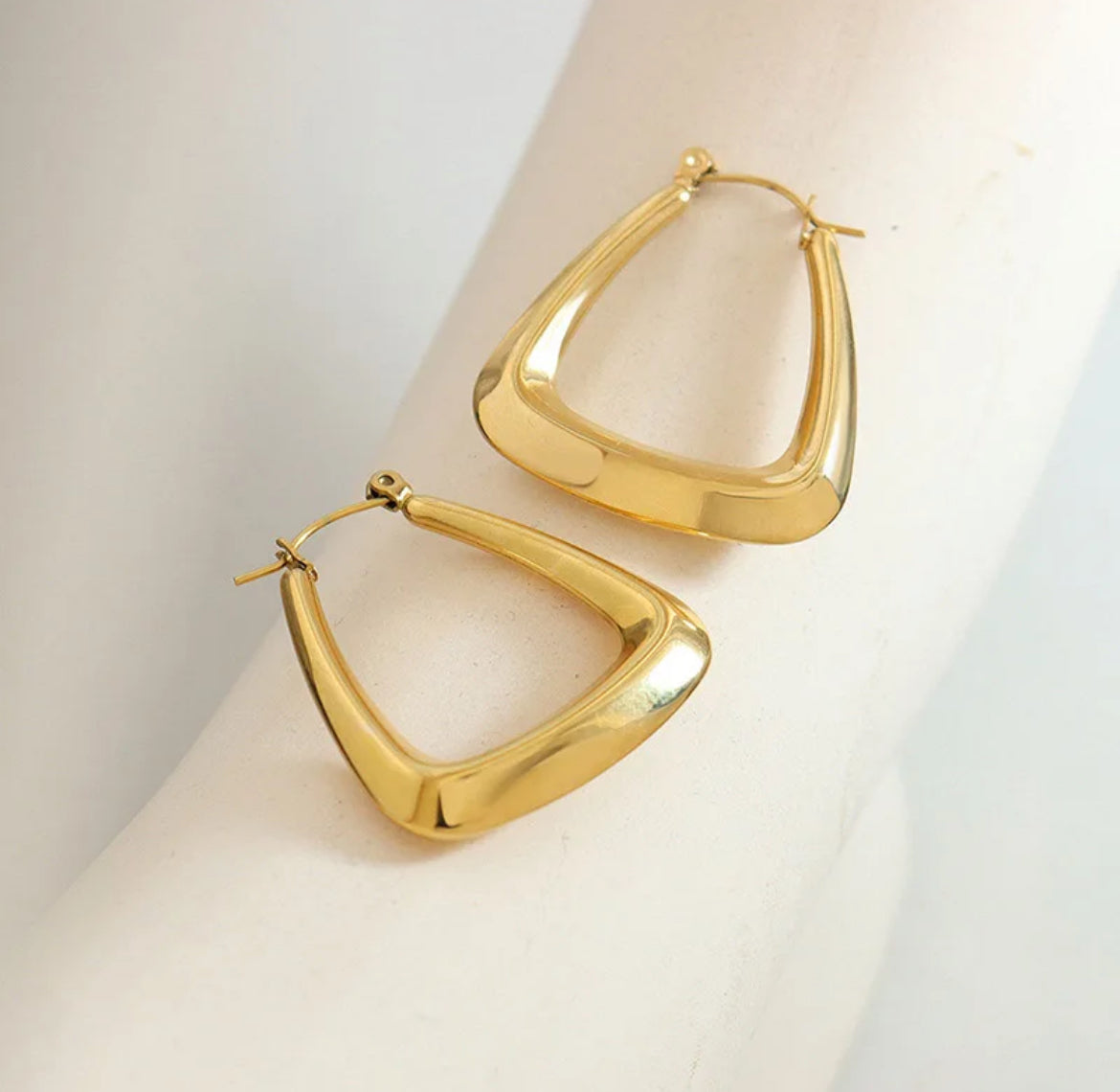 Aiden Triangle Hoops