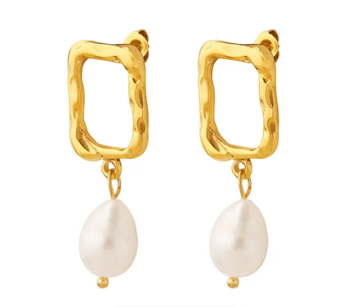 Zora Square Pearl Earrings