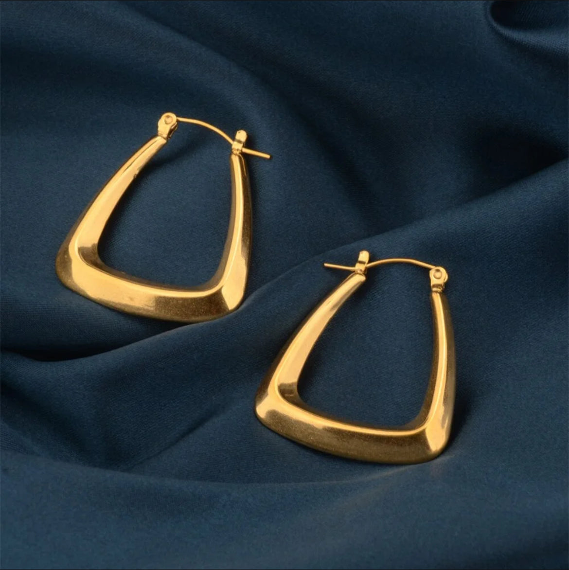 Aiden Triangle Hoops