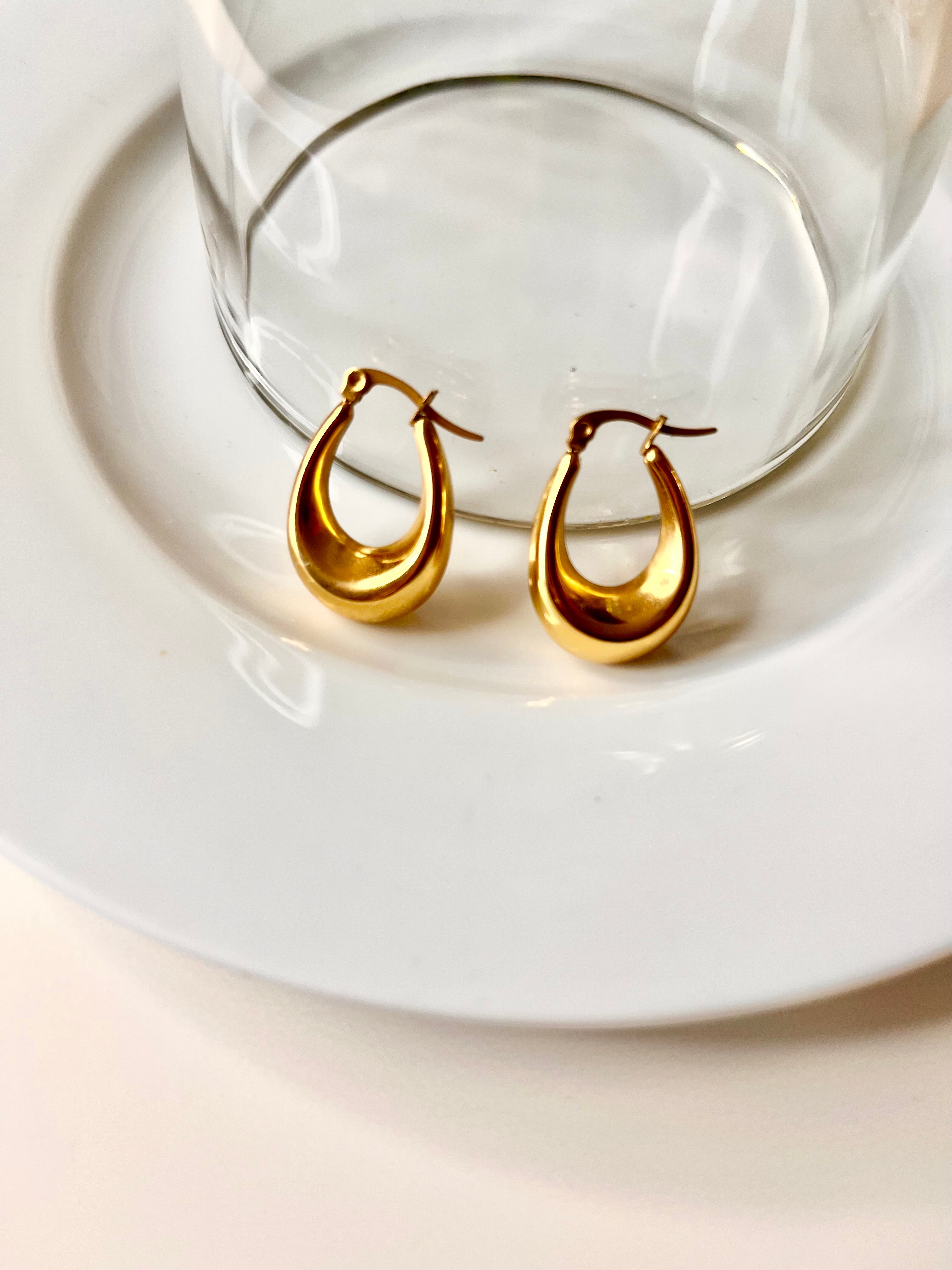 Chloe Oval Hoops